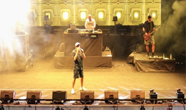 Ceza, İzmir’den barış mesajı verdi