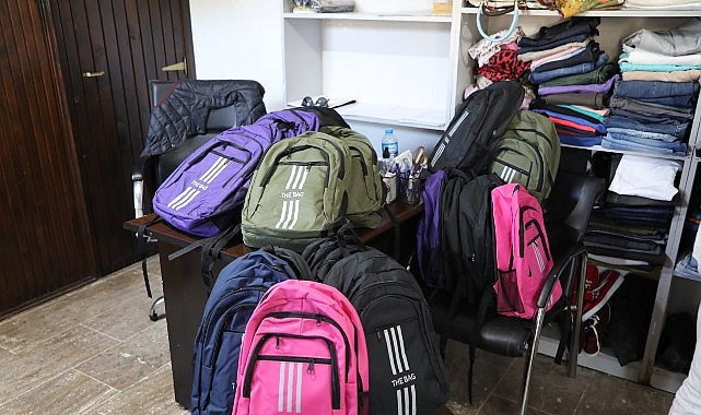 Edremit Belediyesi’nden 400 öğrenciye yeni eğitim yılıdesteği