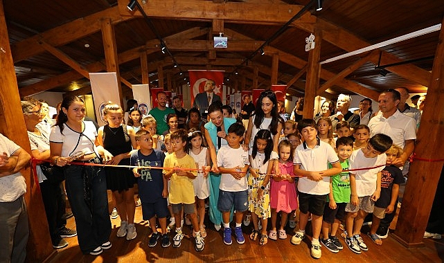 Efes Selçuk’un çocuklarından barış çizgileri