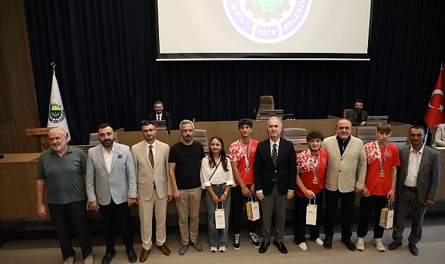 İnegöl’ün Başarılı Gençleri Mecliste Onure Edildi