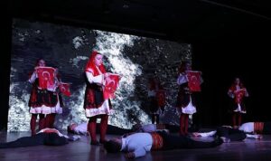 İnegöl’ün Kurtuluşunun 103 Yıllık Hikayesi Sahnede Sergilendi