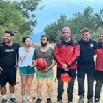 İzmir İtfaiyesi kayalıklarda mahsur kalan üç genci kurtardı