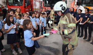 İzmir’de ateş savaşçıları öğrencilerle buluştu