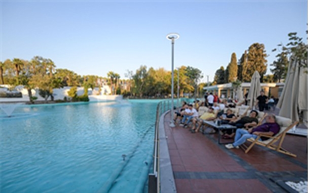 İzmirliler yenilenen Göl Gazinosu’na akın etti