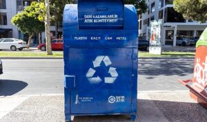 Karşıyaka’da geri dönüşüm hamlesi: 100 noktaya mavi konteyner