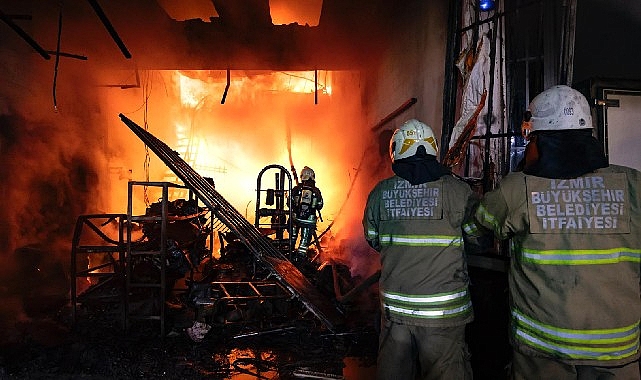 Kemalpaşa’da sanayi sitesinde çıkan yangın kontrol altına alındı