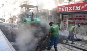 Konak’ta asfalt seferberliği devam ediyor