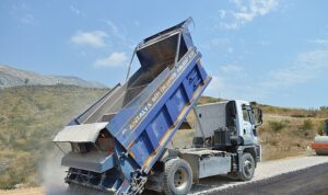 Manavgat’ta grup yolları asfaltlanıyor