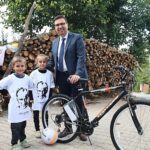 Nilüfer Belediyesi’nden minik Hamza’ya bisiklet sürprizi