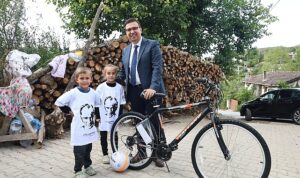 Nilüfer Belediyesi’nden minik Hamza’ya bisiklet sürprizi