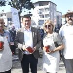 Osmangazi Belediyesi’nden vatandaşlara salça desteği