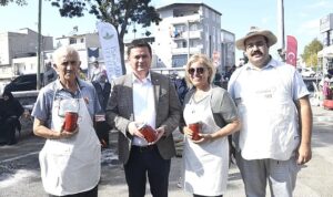 Osmangazi Belediyesi’nden vatandaşlara salça desteği