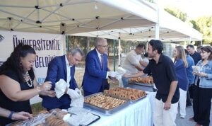 Rektör Prof. Dr. Budak’tan öğrencilere “boyozlu” karşılama