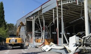 Tahtalı Mahallesi’nde 3 kaçak yapı yıkıldı