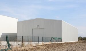 Yaylacık’ta kaçak iş yeri yıkıldı