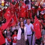 Yılmaz Özdil ve Korcan Karar Karşıyaka’da!
