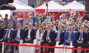 20’ncisi düzenlenen Uluslararası Zeytin Hasat ve Turizm Festivali, kortej yürüyüşüyle başladı.