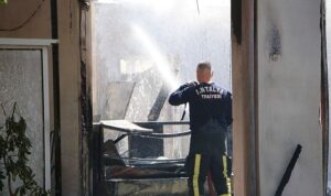 Antalya İtfaiyesinin hızlı müdahalesi felaketi önledi