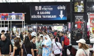 Antalya’da kitap şöleni yaşanıyor