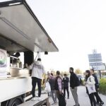 Balçova Belediyesi’nden Soğuk Havaların Gönül Isıtan Dokunuşu: Metro Durağında Çorba İkramı