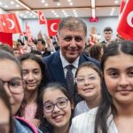 Başkan Tugay gençleri ve çocukları ağırladı