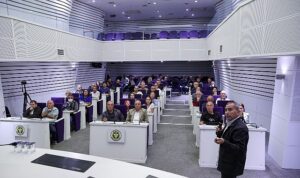 Buca Belediyesi’nden zeytin budama eğitimi