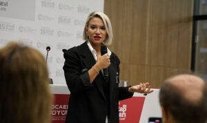 Buharalı, Kocaeli Kitap Fuarı’nda ruhsal yolculuğunu anlattı;  “Merkeze Allah’ın rızasını koyun”