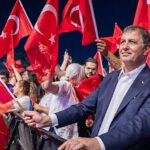 “Cumhuriyet, bir ülkenin küllerinden yeniden doğuşunda, karanlığa meydan okuyuşundadır”