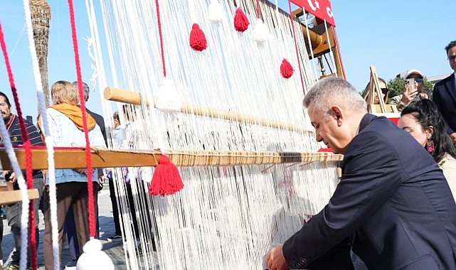 Cumhuriyetimizin 102. Yılı İzmir’de Coşkuyla Kutlanıyor