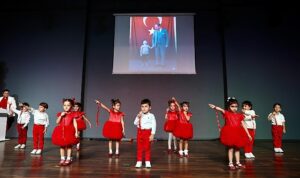 Didim Belediyesi Deniz Yıldızları Kreş ve Gündüz Bakımevi’nde minik yürekler 29 Ekim Cumhuriyet Bayramı’nı coşkuyla kutladı