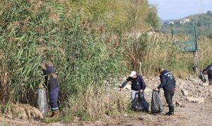 Eşme Sahili’nde Temizlik Seferberliği