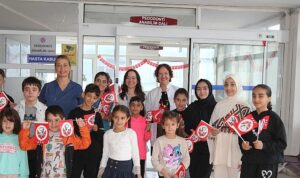 EÜ Diş Hekimliği Fakültesi, çocuklarla Cumhuriyet coşkusunu paylaştı