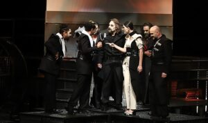 Konya Şehir Tiyatrosu “V. Frank” Adlı Oyununu İlk Kez Tiyatroseverlerle Buluşturdu