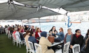 Küçükçekmeceli kadınlar İstanbul Boğazı’nda