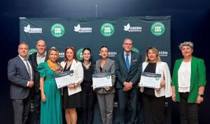 Menderes’e Fransa’da Büyük Onur