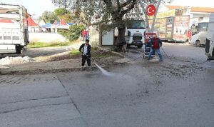 Menderes’te Caddeler Tertemiz
