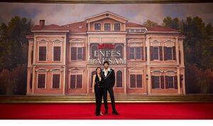 Netflix’in Başrollerini Engin Akyürek ve Aslı Enver’in Paylaştığı Yeni Dizisi Enfes Bir Akşam’ın Galası Gerçekleşti