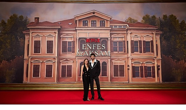 Netflix’in Başrollerini Engin Akyürek ve Aslı Enver’in Paylaştığı Yeni Dizisi Enfes Bir Akşam’ın Galası Gerçekleşti