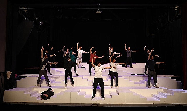 Nilüfer Kent Tiyatrosu iftiharla sunar: ‘Lüküs Hayat’