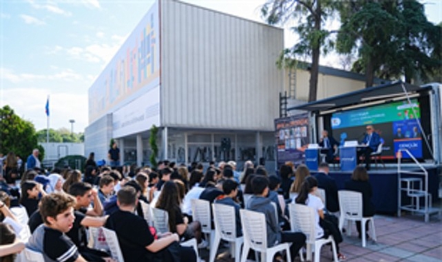 Prof. Dr. Suat Çağlayan ve Prof. Dr. Yılmaz Büyükerşen’den öğrencilere altın değerinde tavsiyeler