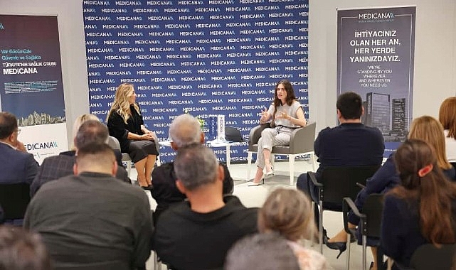 “Sezonun Hikâyesi: Çeşme’de Yaz” söyleşisi Arkas Sanat Alaçatı’da yapıldı