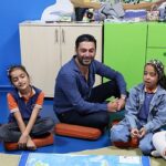 TEGV Gönüllü Elçisi oyuncu Ozan Akbaba, TEGV Mardin Midyat Öğrenim Birimi’nde çocuklarla buluştu