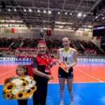 Voleybolun yıldızlarından İzmir İtfaiyesi’ne teşekkür