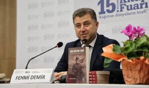 Yerel yazar ve şairler fuarda sahneye çıktı