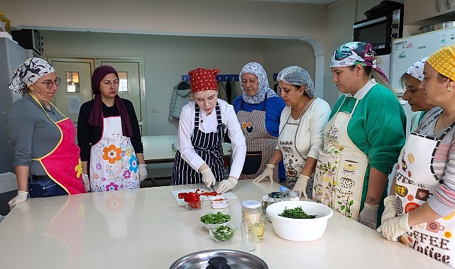 Bucalı Kadınlar Evka-1 Semt Evi’nde Dünya Mutfağıyla Buluşuyor