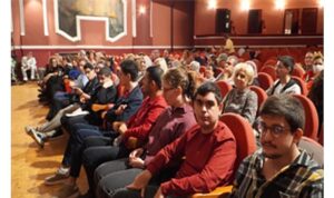 İş hayatına hazırlanan nöroçeşitli gençlerin mezuniyet sevinci