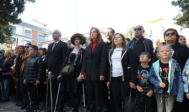 Karşıyaka tek yürek oldu, Ata’ya selam durdu!