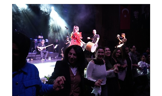 Öğretmenlere müzik ziyafetiyle 24 Kasım teşekkürü