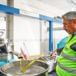 Seferihisar Belediyesi’nden örnek proje; Çocukların topladığı zeytinler sofralara bereket olacak