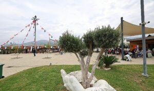 Yazar Yekta Kopan Efes Tarlası Yaşam Köyü’nde okurlarıyla buluşuyor